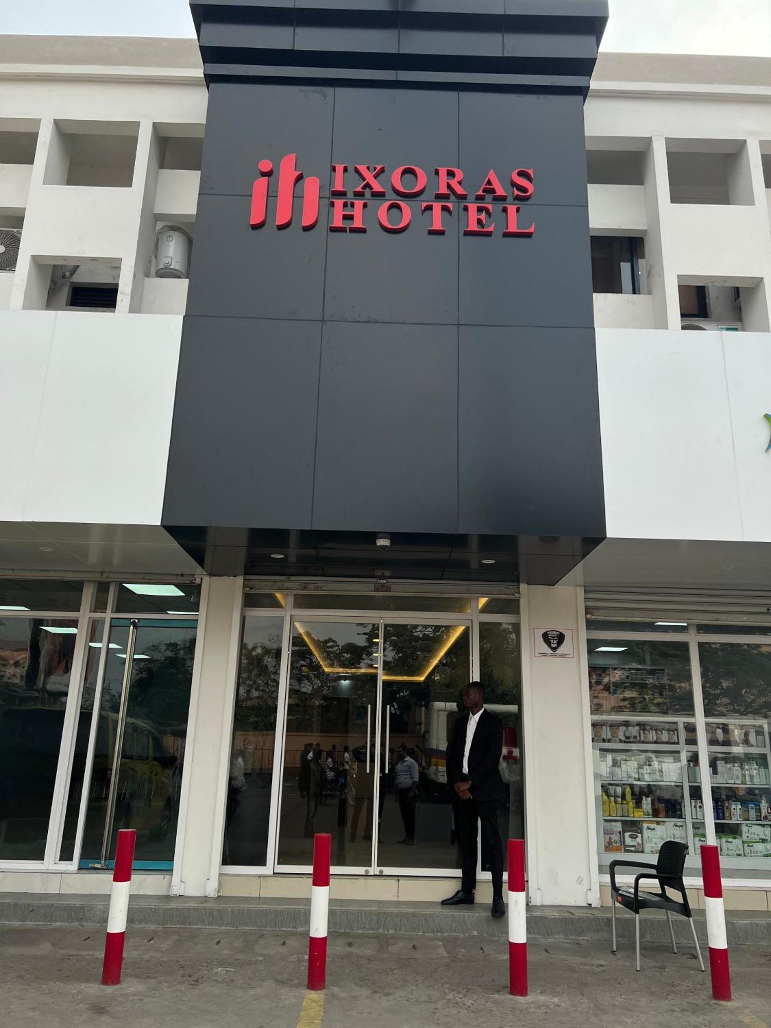 Ixoras Hotel Victoire Kinshasa Buitenkant foto