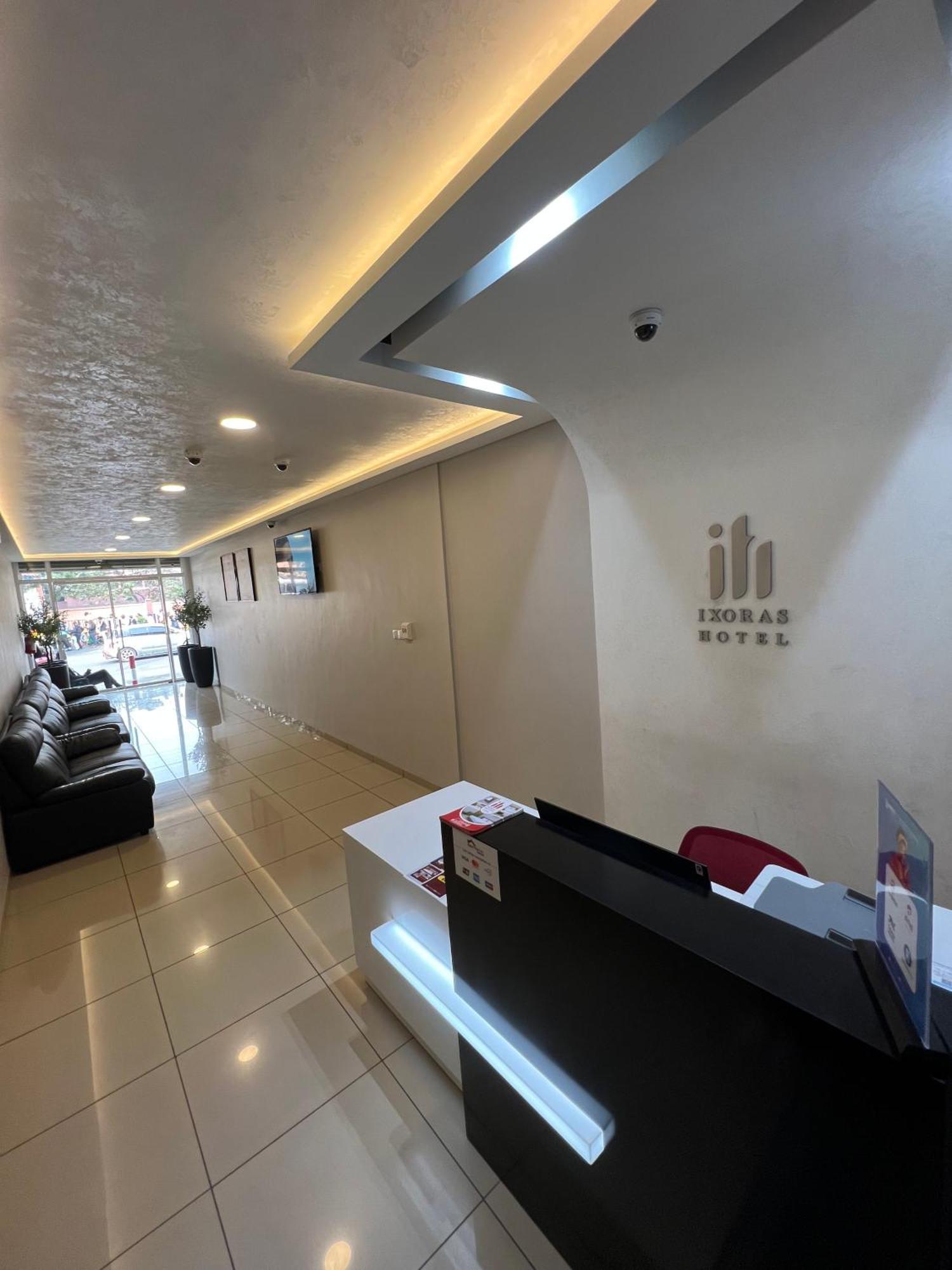 Ixoras Hotel Victoire Kinshasa Buitenkant foto