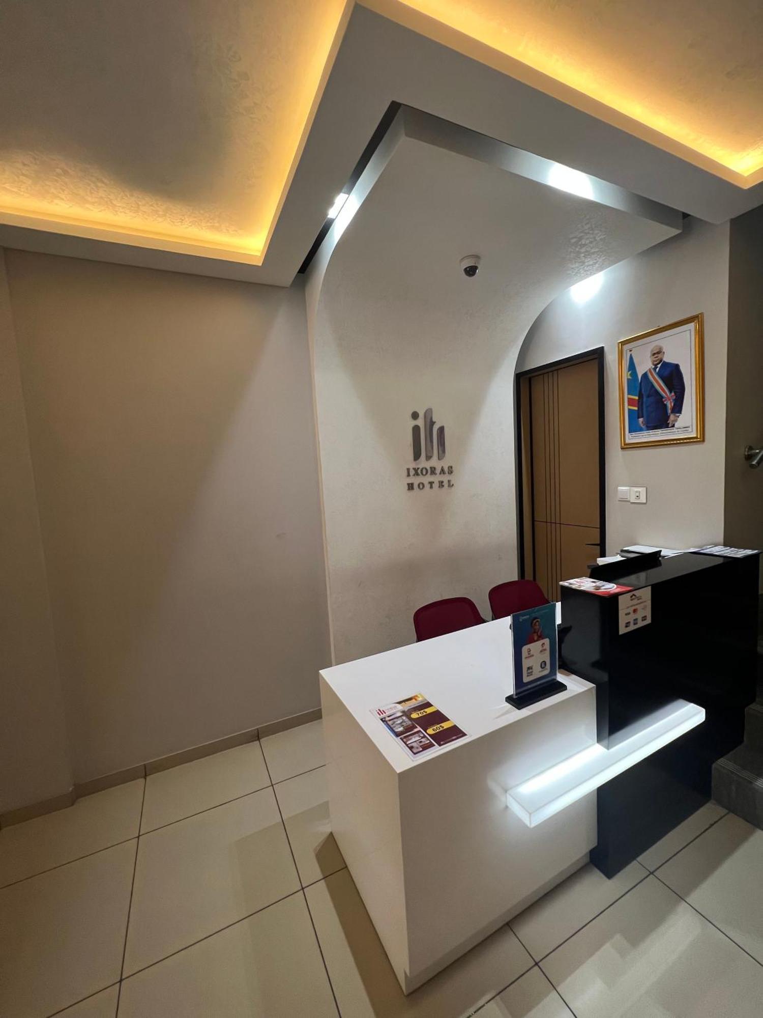 Ixoras Hotel Victoire Kinshasa Buitenkant foto