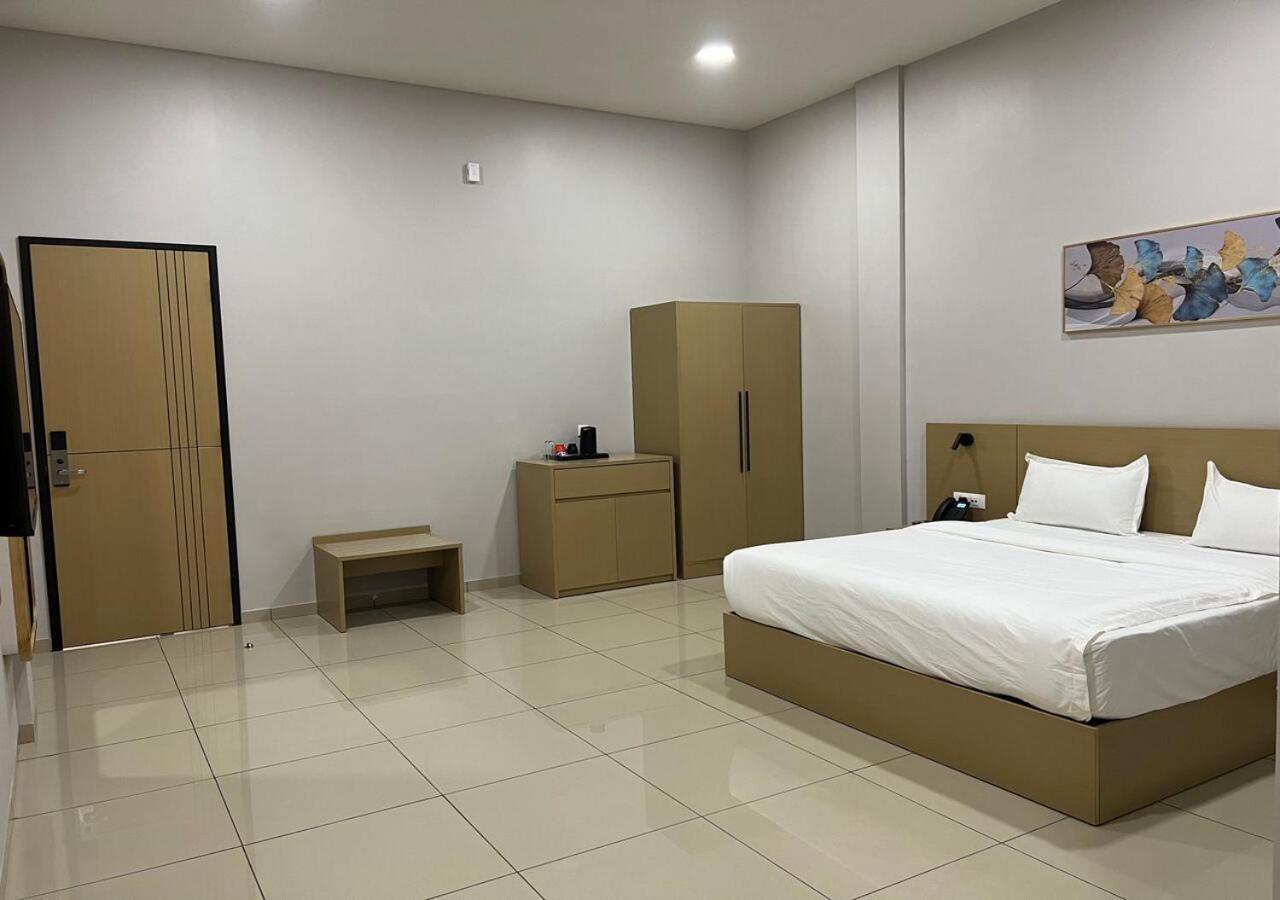 Ixoras Hotel Victoire Kinshasa Buitenkant foto