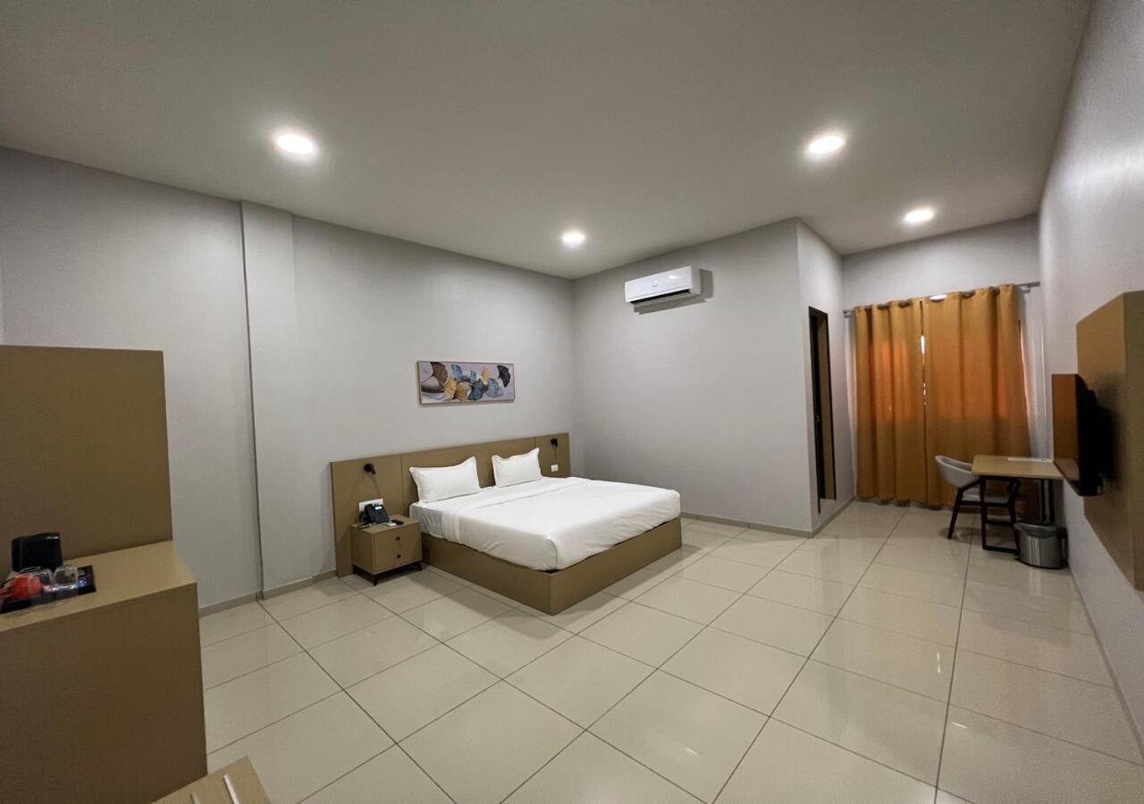 Ixoras Hotel Victoire Kinshasa Buitenkant foto