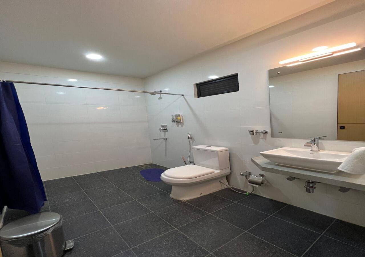 Ixoras Hotel Victoire Kinshasa Buitenkant foto